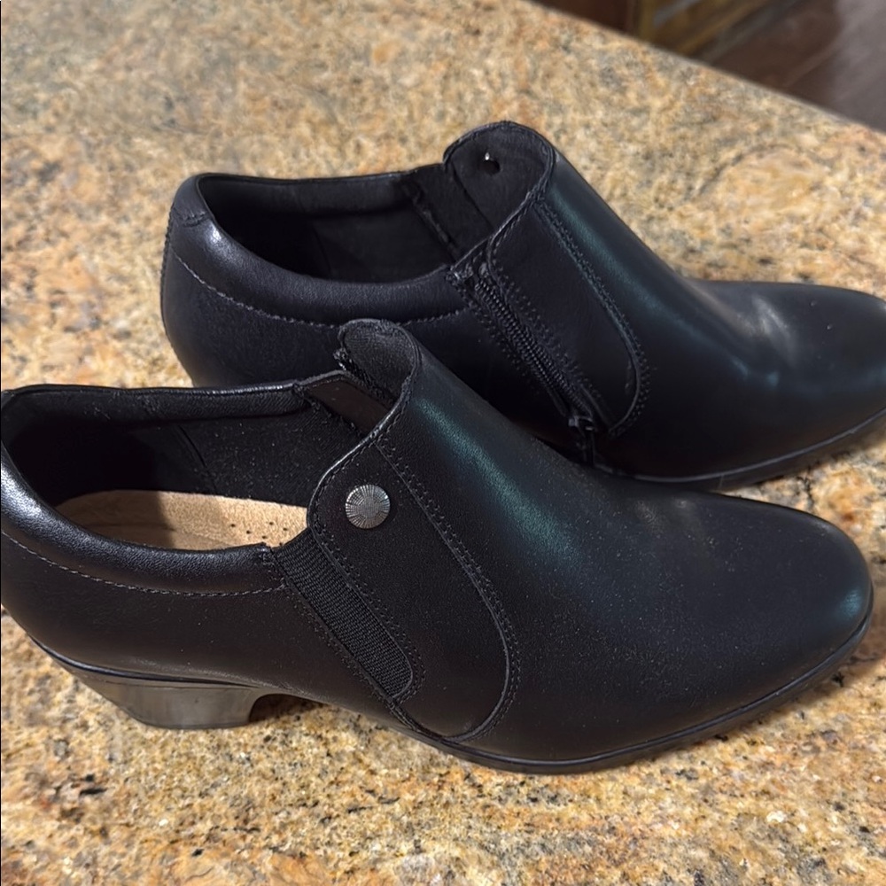 Clarks Black Ankle Boots Sleek Minimalist Design